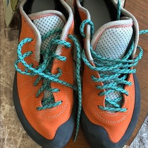 Scarpa helix climbing shoes